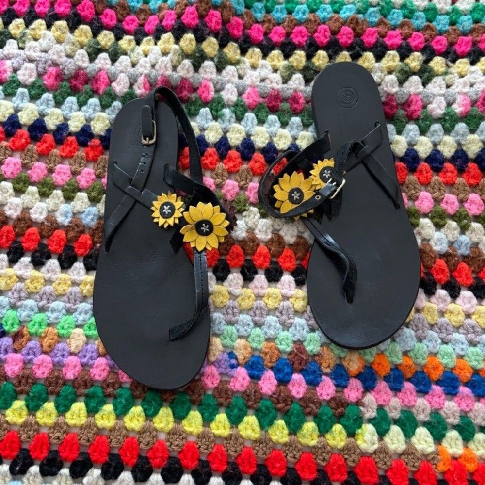Urban Outfitters Black Leather Sunflower Thong Sandals Size 8